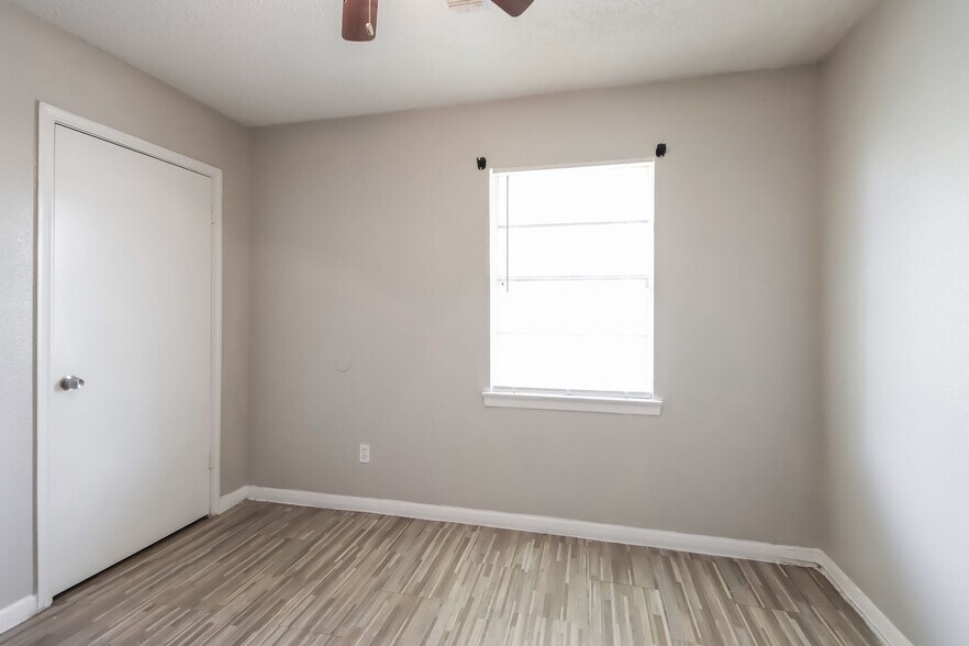 Building Photo - 11235 Lemond Dr