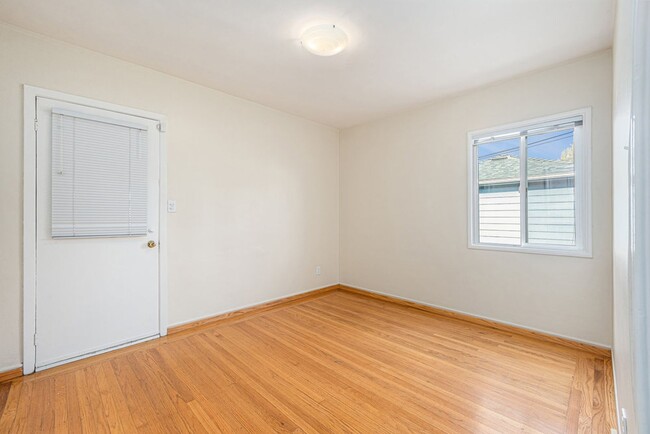 Building Photo - 3125 Fernside Blvd