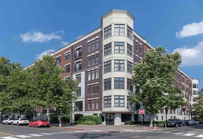 Building Photo - 1300 Grand St