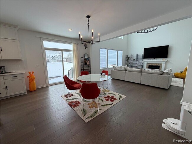 Building Photo - 51360 Whispering Rdg Dr