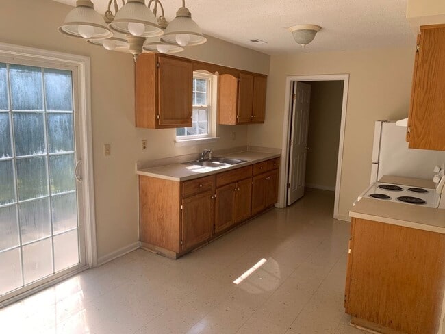 Building Photo - 128 Sutton Dr