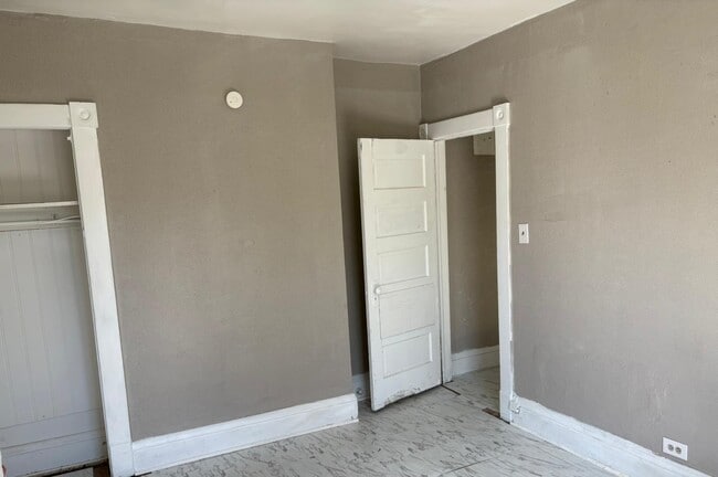 Building Photo - 255 5th St