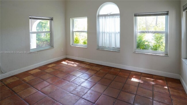 Building Photo - 2280 SW 16th Ct