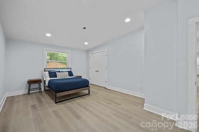 Building Photo - 8609 Cedarbrook Dr