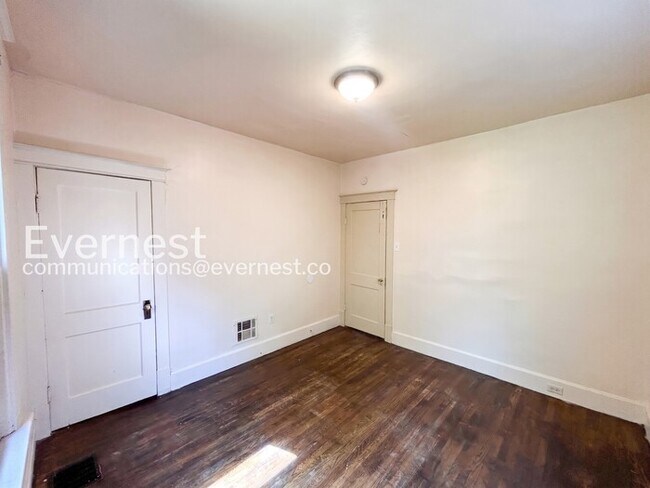 Building Photo - 3 Bed, 2 Bath Home with Off-Street Parking / Vouchers Accepted /Move-In Bonus: Move in this July ...