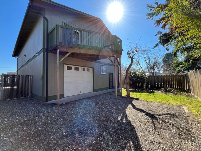 Building Photo - 3 bed, 2 bath Home in Lettered Streets wit...