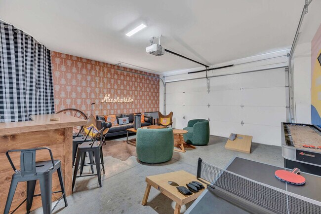 Building Photo - 516 27th Ave N