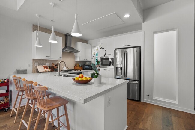 Building Photo - 4831 Craner Ave