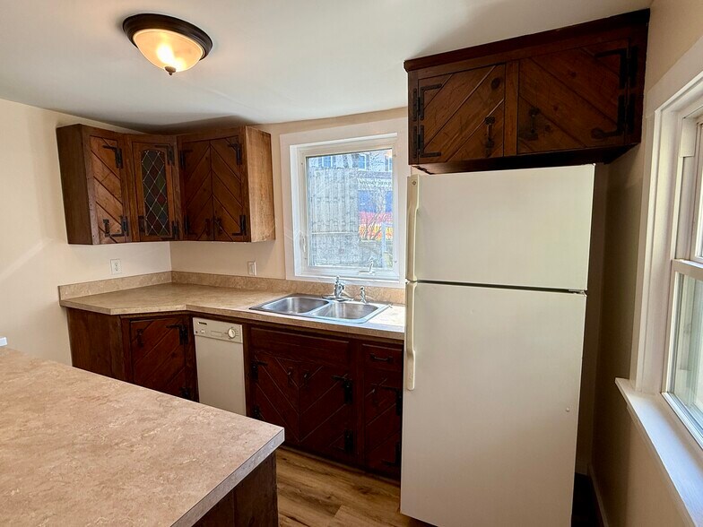 Building Photo - 57 Main St