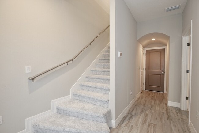 Building Photo - Luxurious 3/3.5 Spacious Townhome with a B...