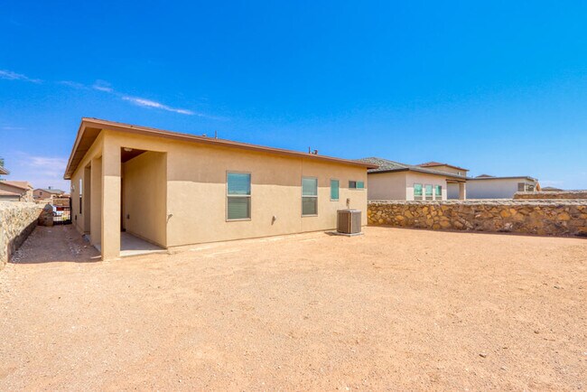 Building Photo - 14334 Loma Esmeralda