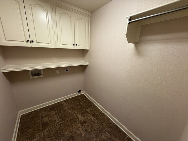 Building Photo - 1417 Puritan Dr