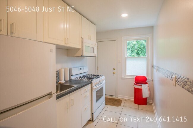 Building Photo - 5046-5048 Just St NE-