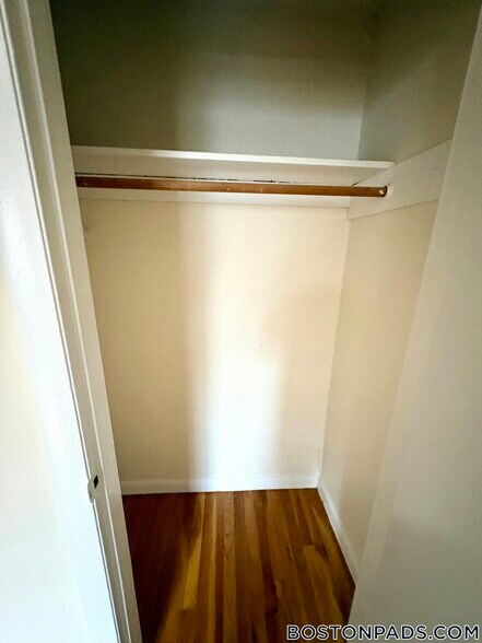 Building Photo - 122 Dustin St