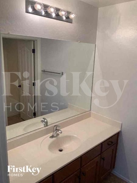 Building Photo - 18021 W Sunnyslope Ln