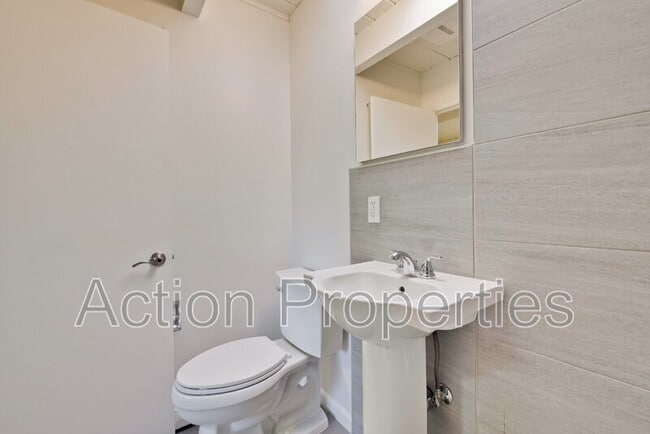 Building Photo - 3733 Carlson Cir