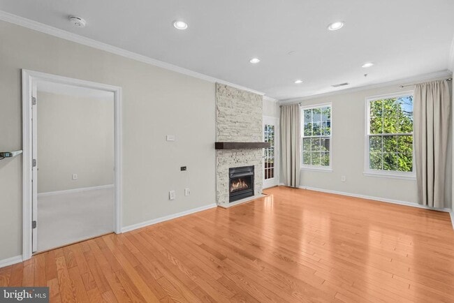 Building Photo - 4951 Brenman Park Dr