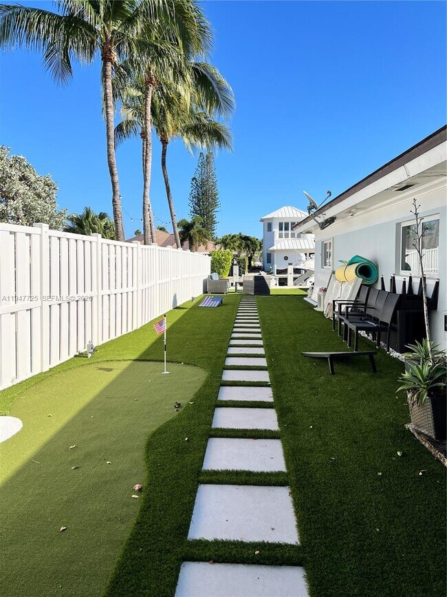 Building Photo - 5510 Bayview Dr