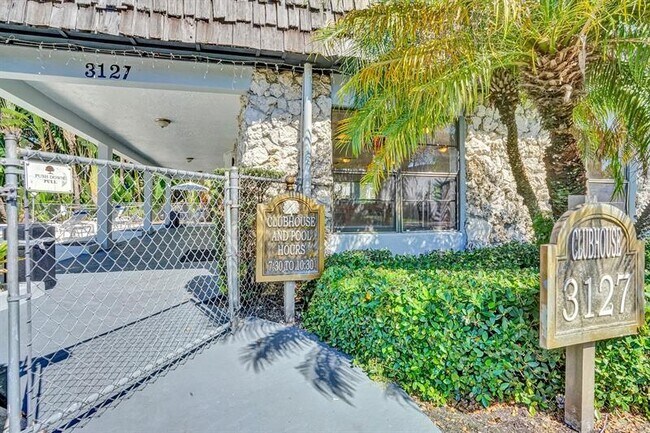 Building Photo - 3101 Oakland Shores Dr