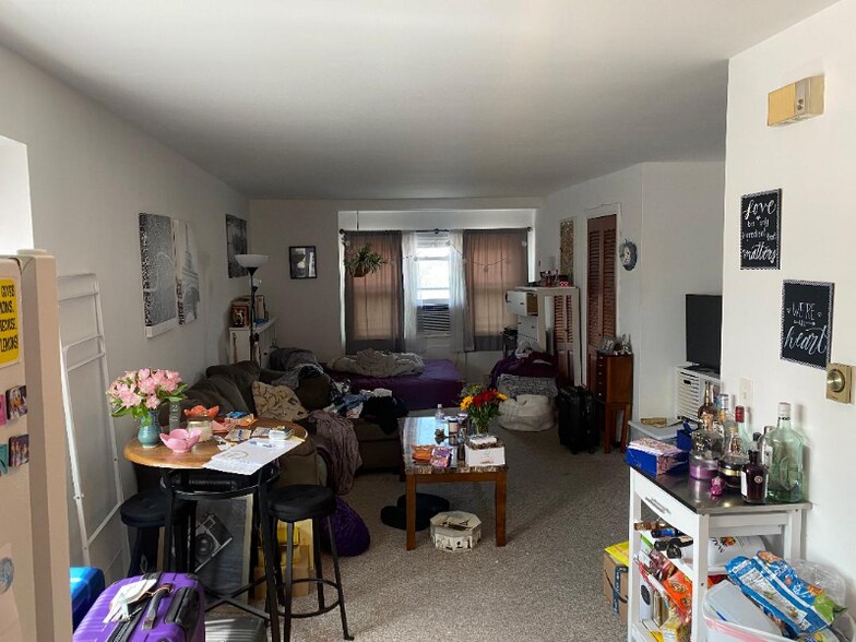 Building Photo - 565 Newark Pompton Turnpike