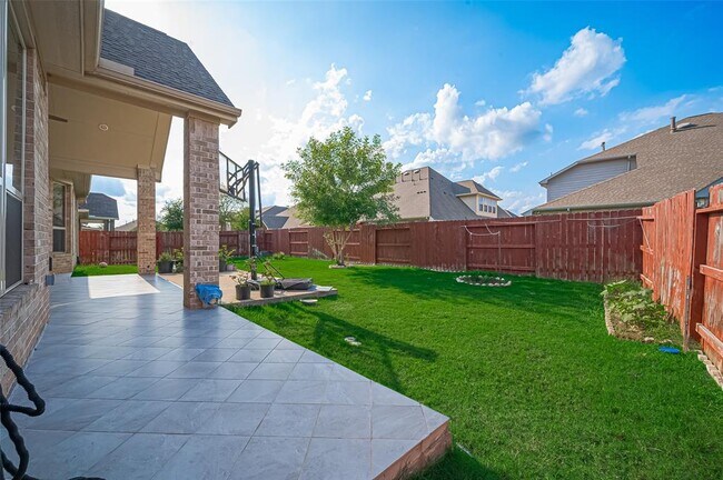 Building Photo - 16818 Calcots Dr
