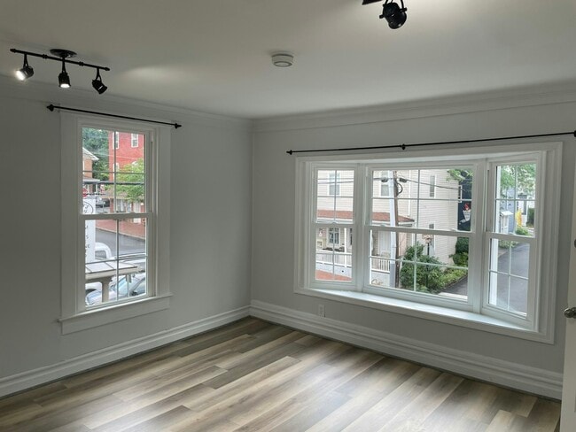 Building Photo - 201 Union St