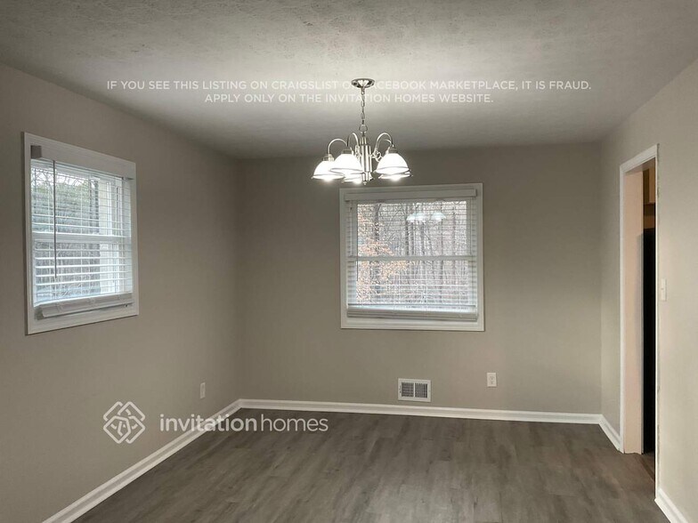 Building Photo - 2597 Beechwood Dr