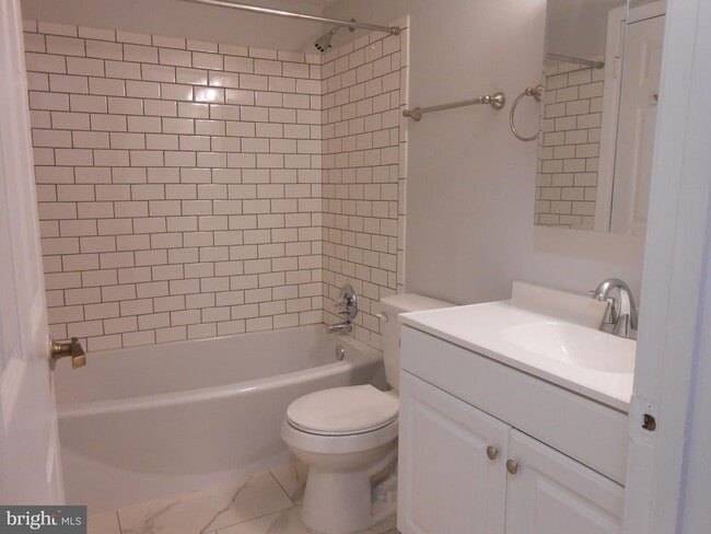 Building Photo - 44706 Beechwood Ct