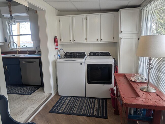 Building Photo - 1415 S Shore Dr