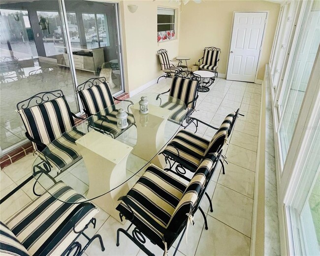 Building Photo - 1819 Shore Dr S