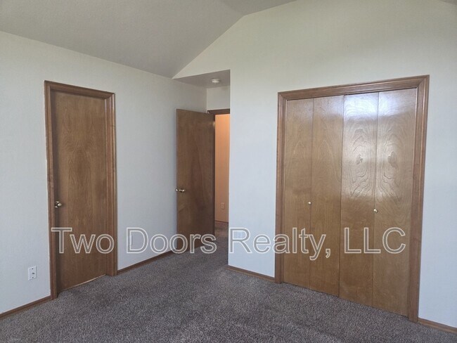 Building Photo - 5113 SE 80th St