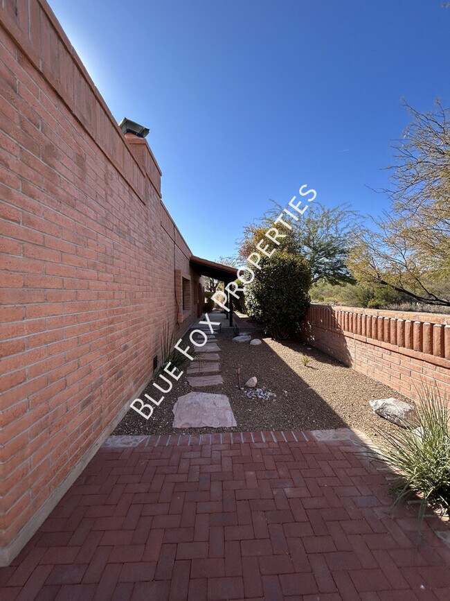 Building Photo - 6601 E Vía Cedri