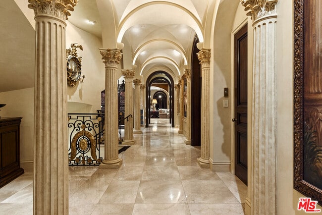 Building Photo - 28 Deep Sea