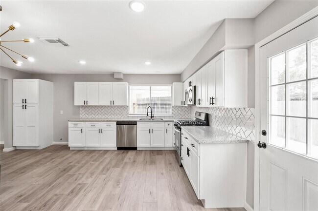 Building Photo - 4523 Waterfall Way