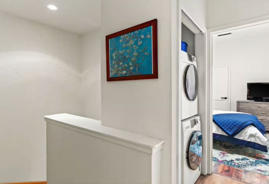 Building Photo - 29 S Front St