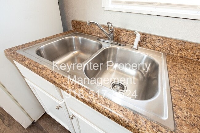 Building Photo - 3 BED/ 1 BATH IN UP AND COMING NEIGHBORHOOD