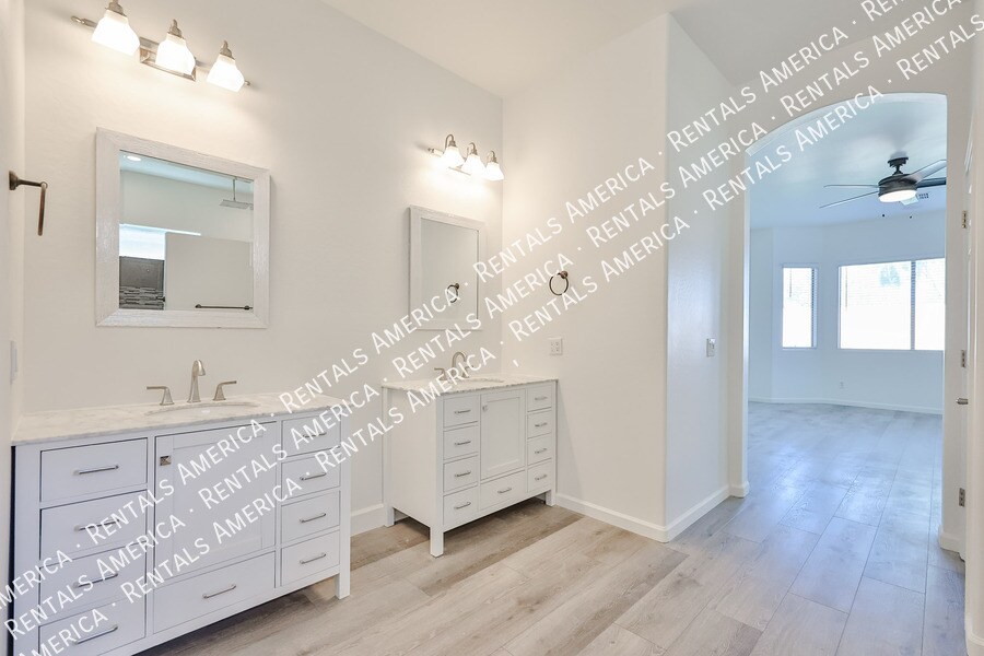 Building Photo - 10320 W Cashman Dr