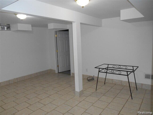 Building Photo - 2130 Wickham St