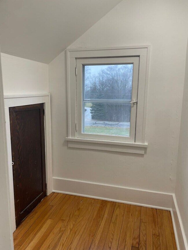 Building Photo - Four Bedroom Farmhouse on Three Acres