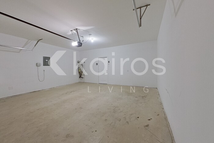 Building Photo - 946 Shady Brk