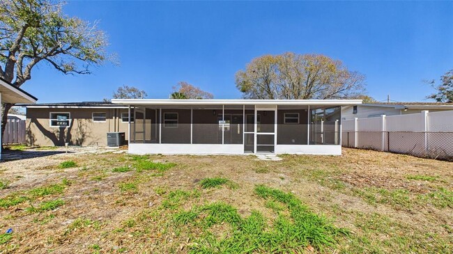 Building Photo - 4418 W Fairview Heights
