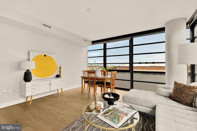 Building Photo - 1300 4th St SE