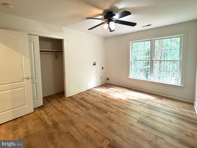 Building Photo - 11000 Farmview Way