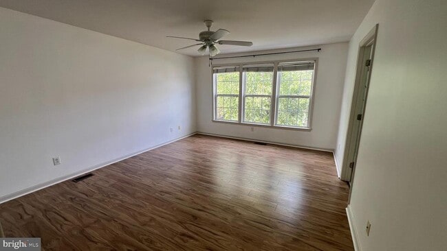 Building Photo - 822 W Boxborough Dr