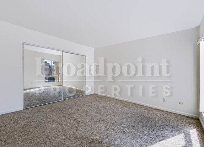 Building Photo - 2536 White Oak Pl