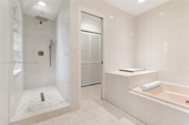 Building Photo - 8820 SW 57th St