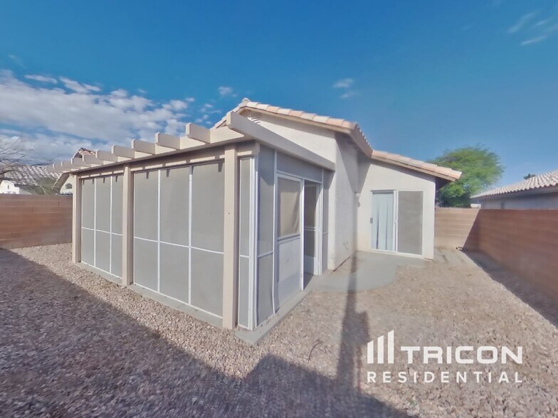 Building Photo - 2900 Mt Hope Dr