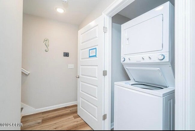 Building Photo - 6320 Beach Dr