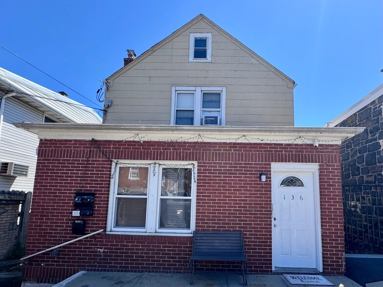 Welcome to 136 Rothwell - 136 Rothwell Ave