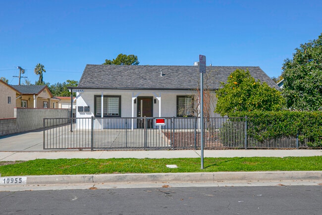 Building Photo - 10955 Burnet Ave